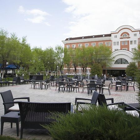 Atyrau Dastan Hotel Exteriör bild