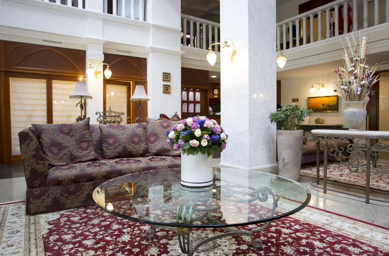 Atyrau Dastan Hotel Exteriör bild
