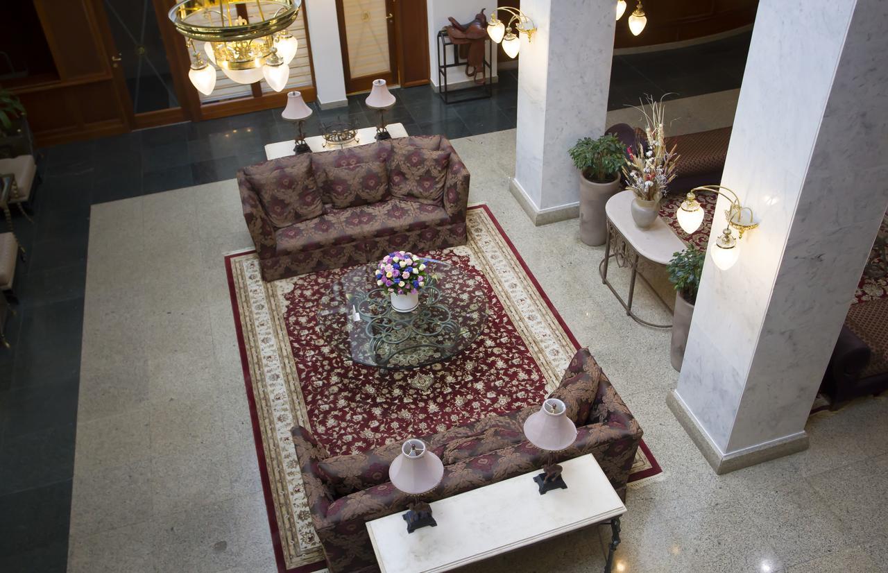 Atyrau Dastan Hotel Exteriör bild