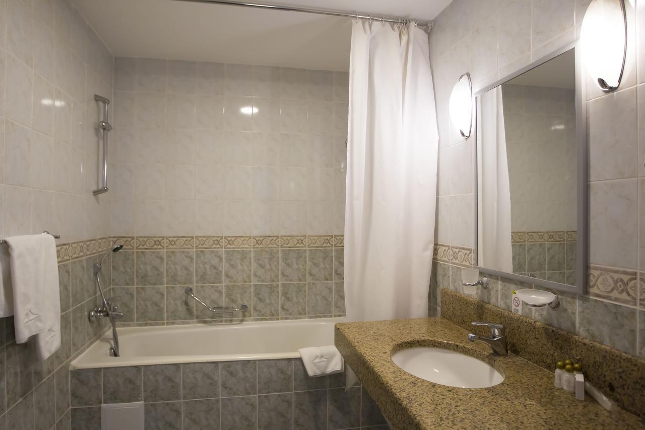 Atyrau Dastan Hotel Exteriör bild
